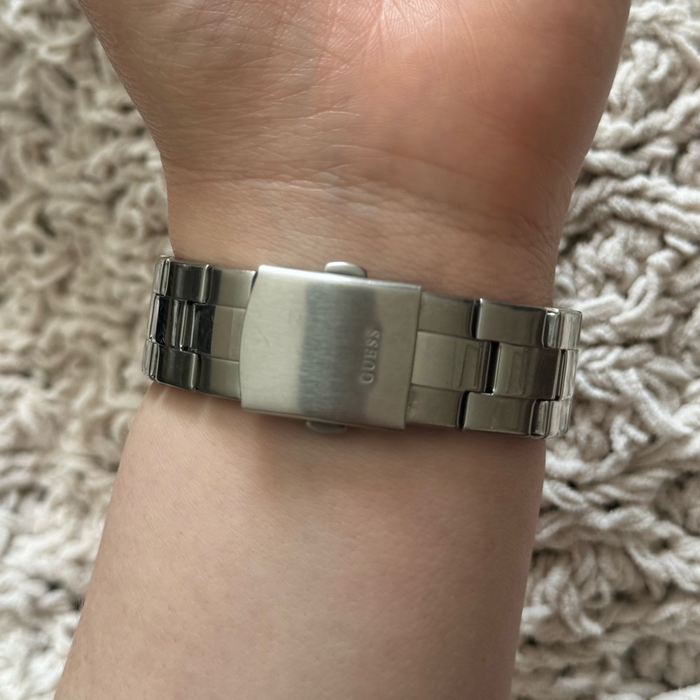 GUESS Watch - Picture 6 of 8